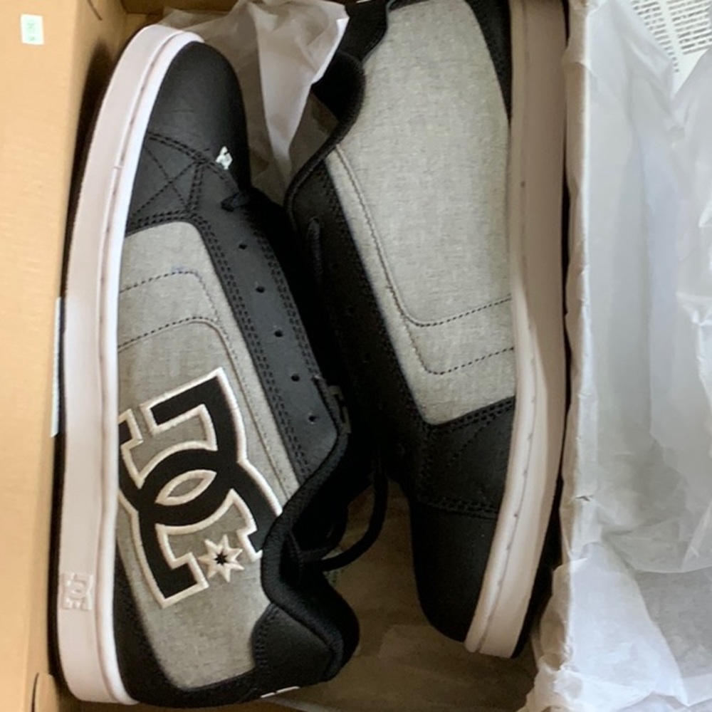DC Men’s Net SE size 7, new